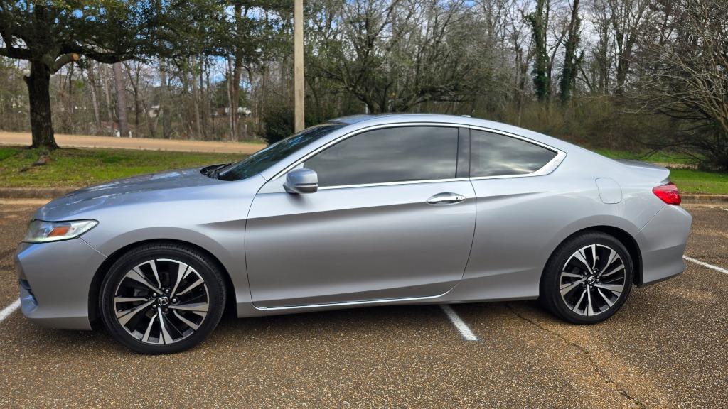 2017 Honda Accord EX-L's photo