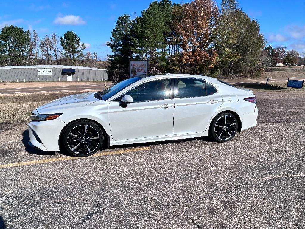 2018 Toyota Camry XSE's photo