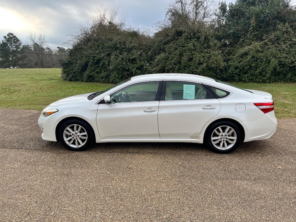2014 Toyota Avalon XLE's photo