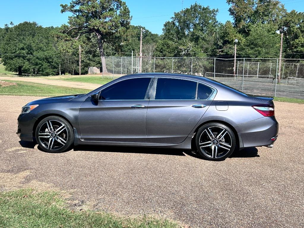2017 Honda Accord Sport's photo