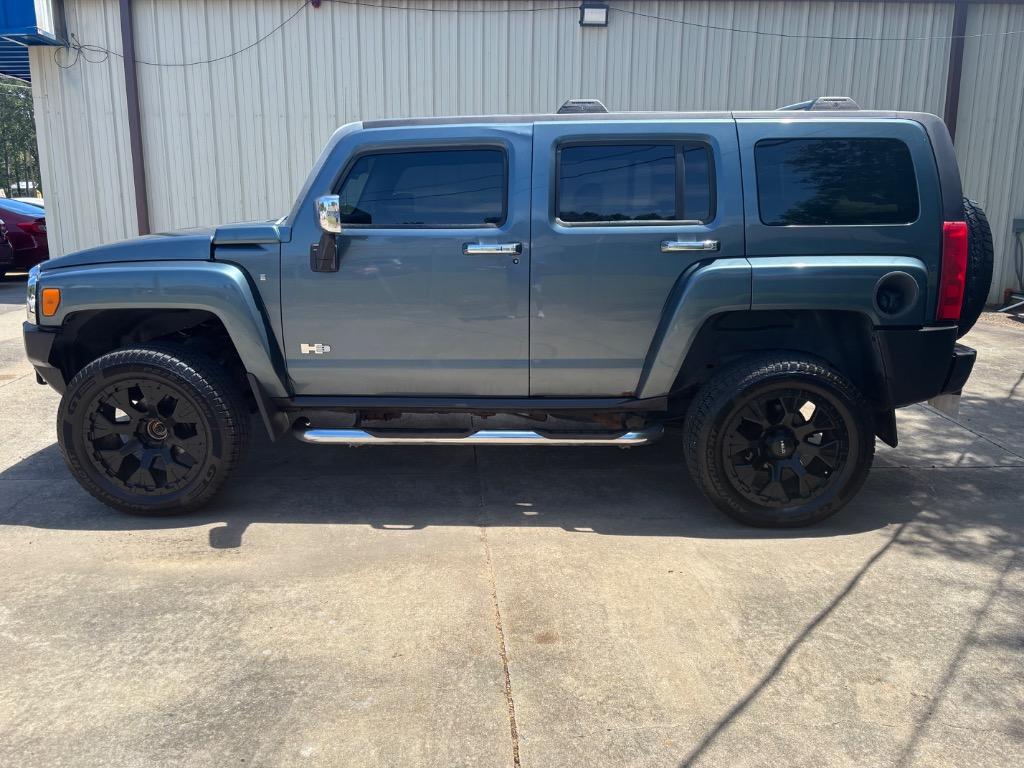 2007 Hummer H3 SUV's photo