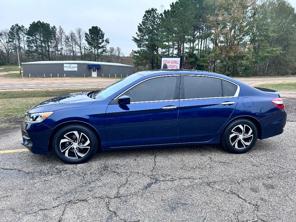 2017 Honda Accord LX's photo