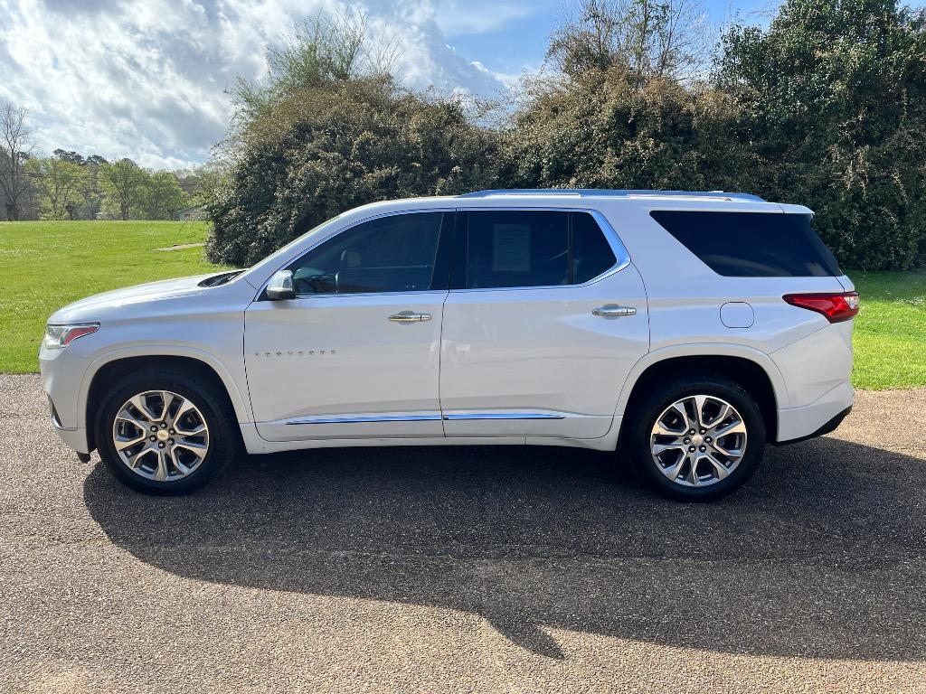 2021 Chevrolet Traverse FWD Premier's photo