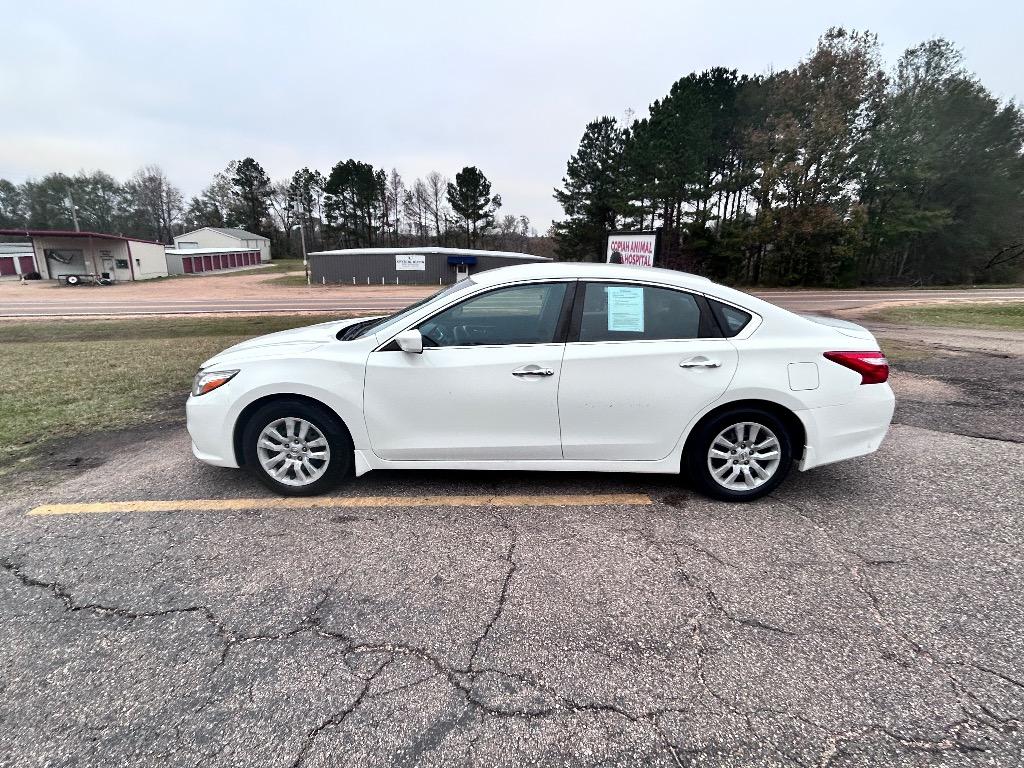2017 Nissan Altima S's photo