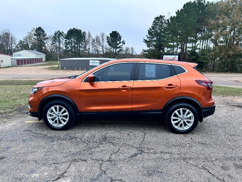 2022 Nissan Rogue Sport S's photo