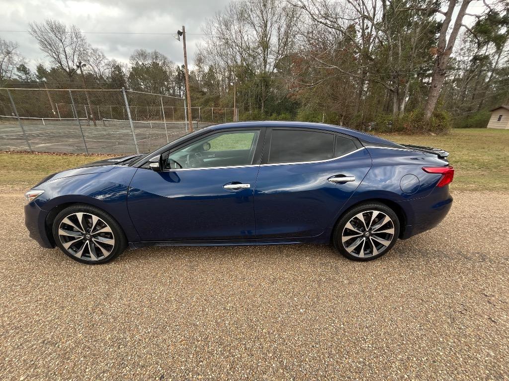 2017 Nissan Maxima SR's photo