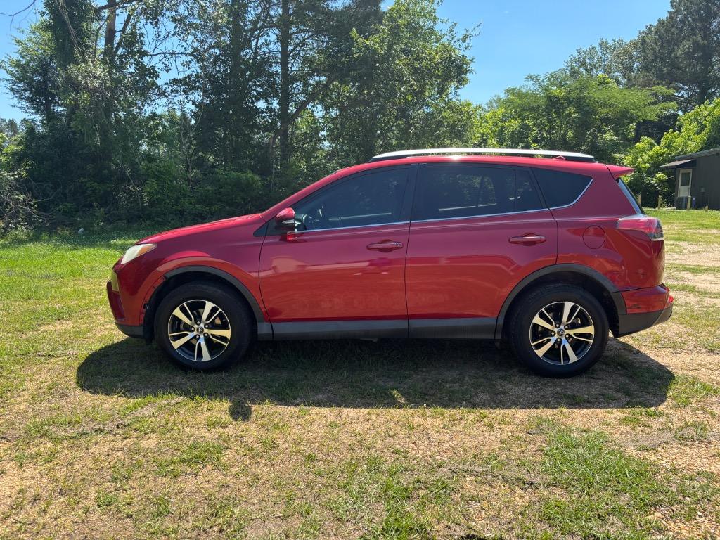 2016 Toyota RAV4 XLE AWD's photo