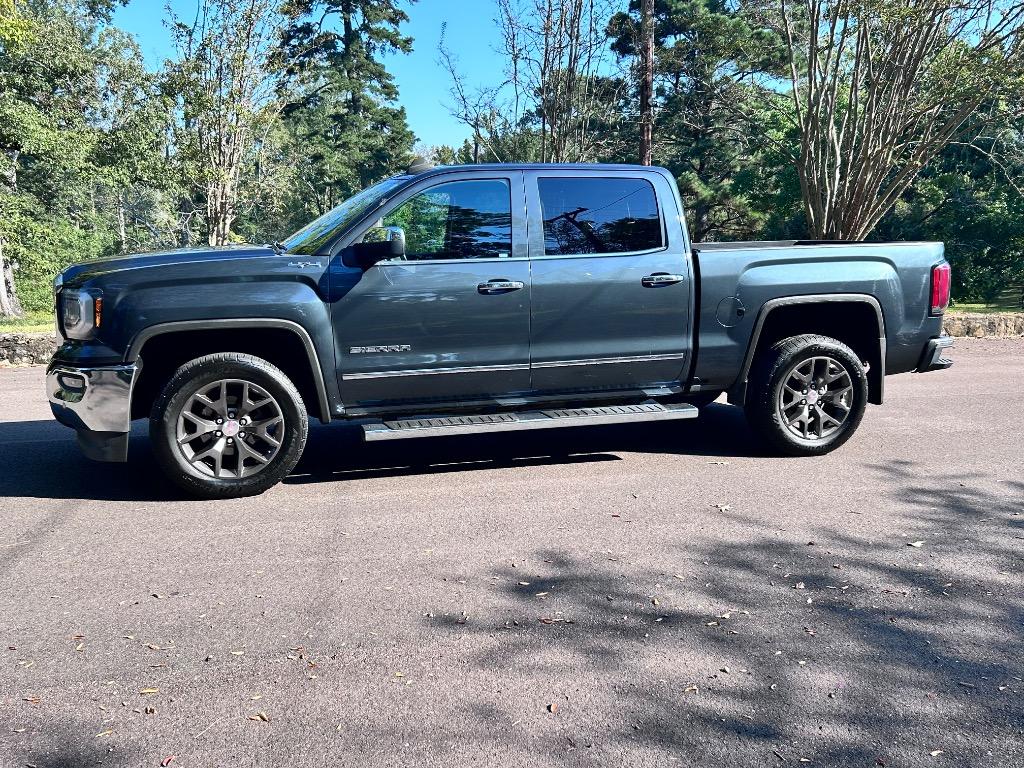 2018 GMC Sierra 1500 SLT's photo