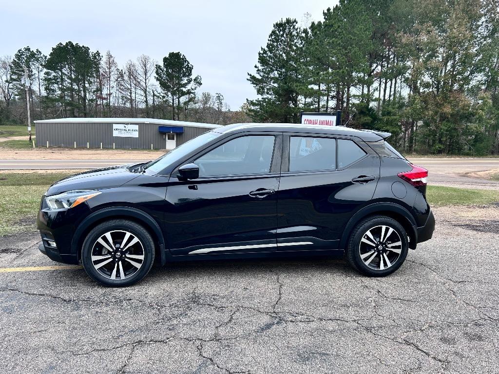 2018 Nissan Kicks SR's photo