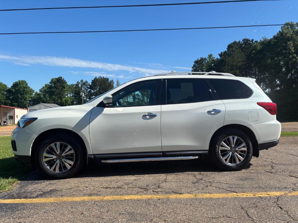 2019 Nissan Pathfinder SL 4WD's photo