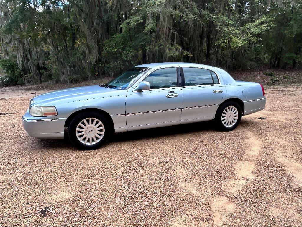 2005 Lincoln Town Car Signature