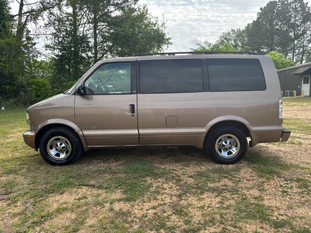 2001 Chevrolet Astro LS's photo
