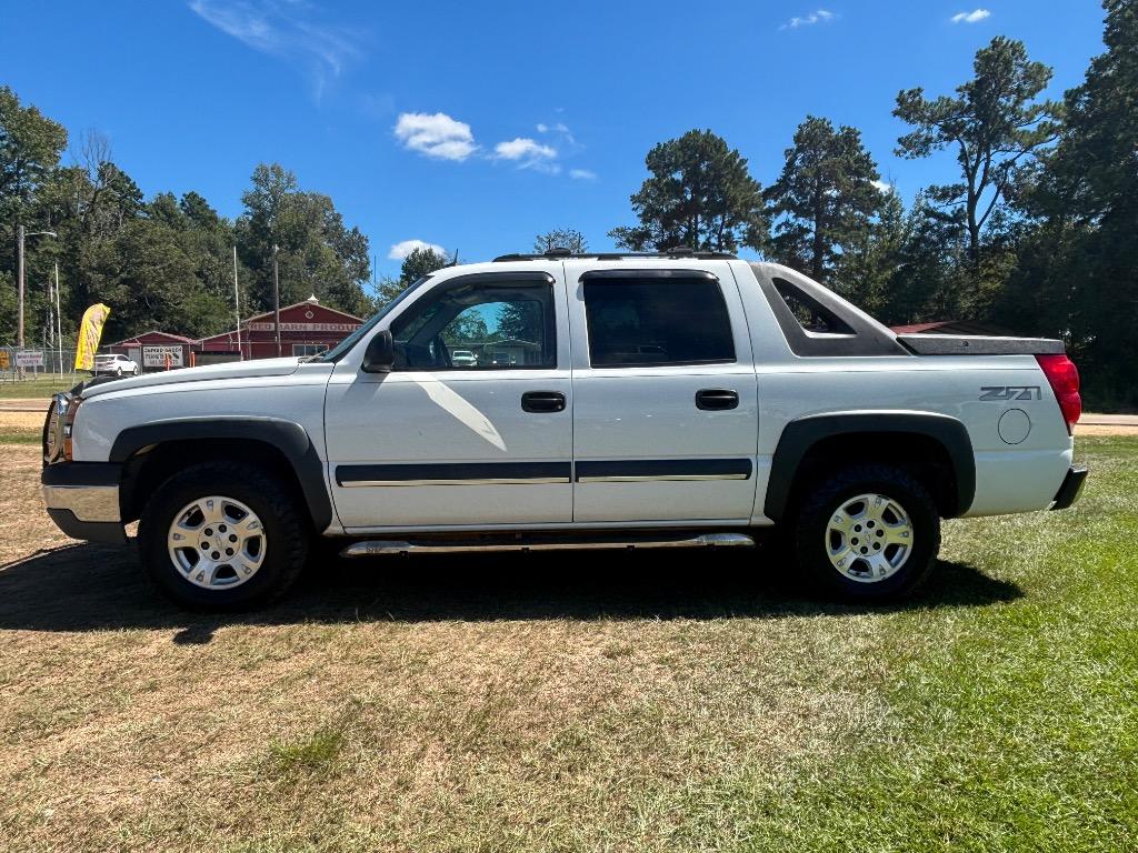 2004 Chevrolet Avalanche Base